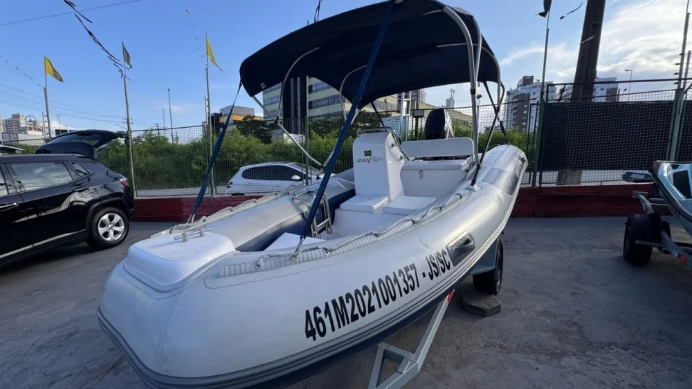 PIER Y ACHTS ZEFIR 4.2